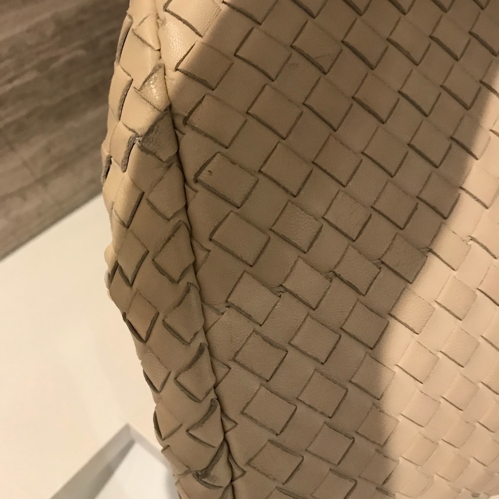 COPY - Authentic Botegga Veneta Handbag in Ivory - Picture 5 of 6